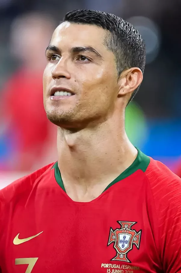 Cristiano Ronaldo avec un maillot au logo Nike.